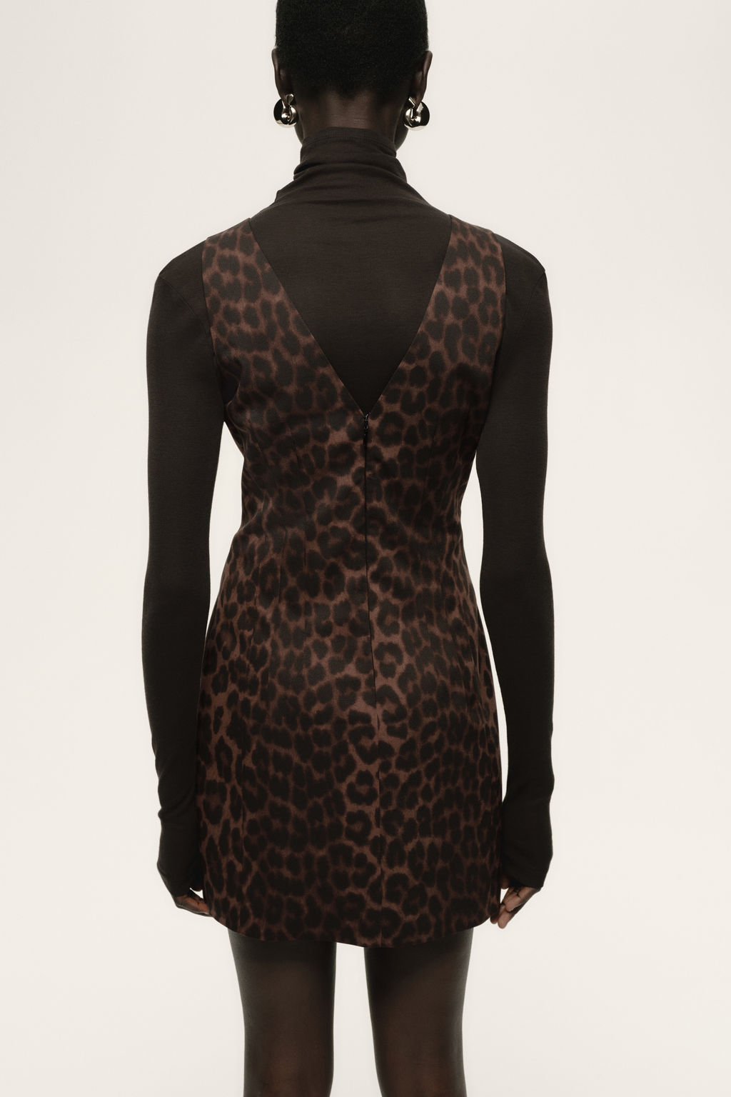 Vestido entallado con escote en V - H&m фото 5
