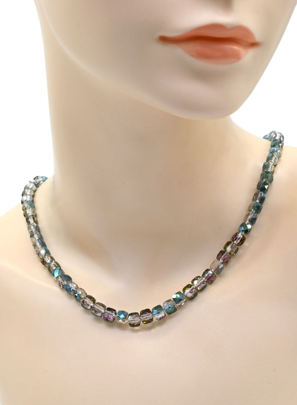 Бусы из циркона кубик гр.6мм цв.зелено-розовый хамелеон, 46см