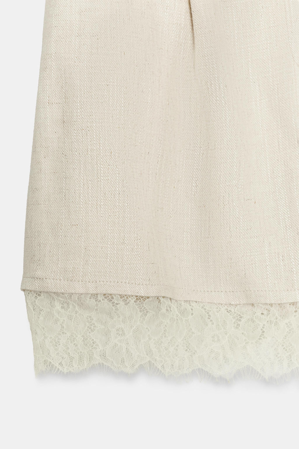 BERMUDA BAJO PUNTILLA / Beige claro