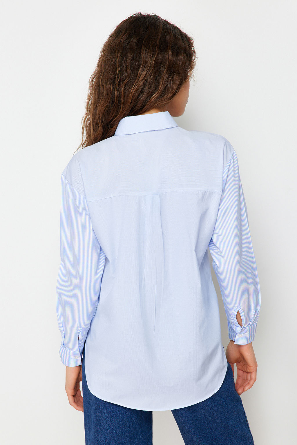 Ac?k Mavi Loose Fit Pamuklu Dokuma Gomlek TWOAW20GO0107