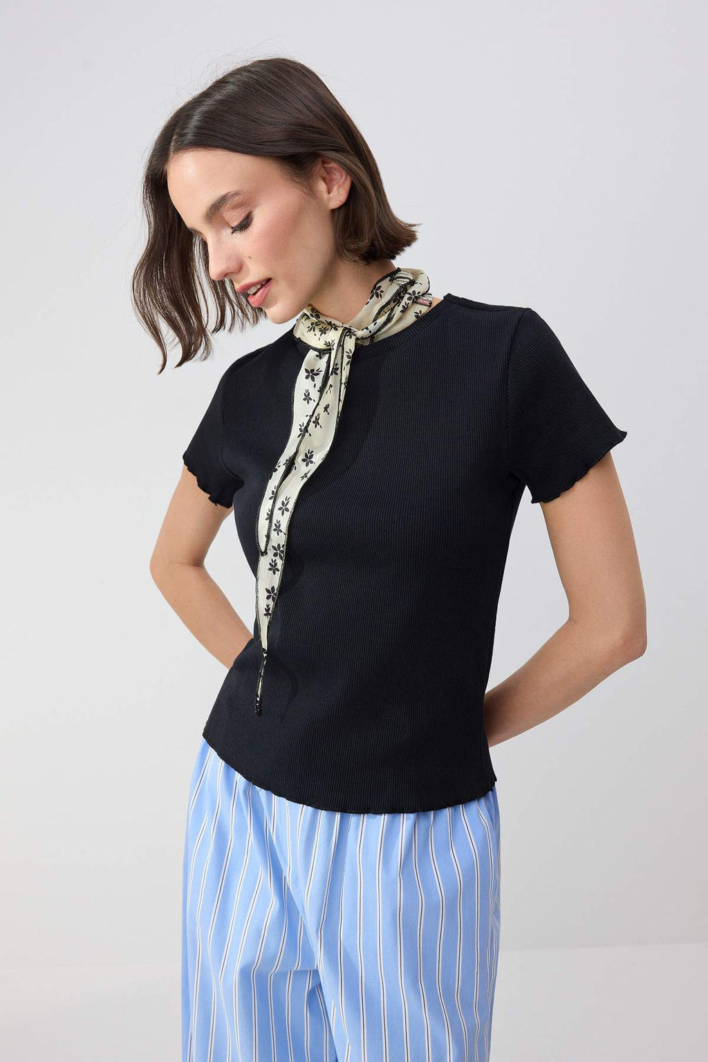 Wardrobe Essentials-Siyah-Ekru 2li Paket Fitted/Vucuda Oturan Esnek Orme T-Shirt TWOSS26TS00154