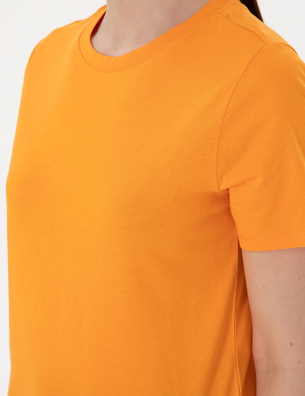 Turuncu Regular Fit Bisiklet Yaka Basic Ti__rt