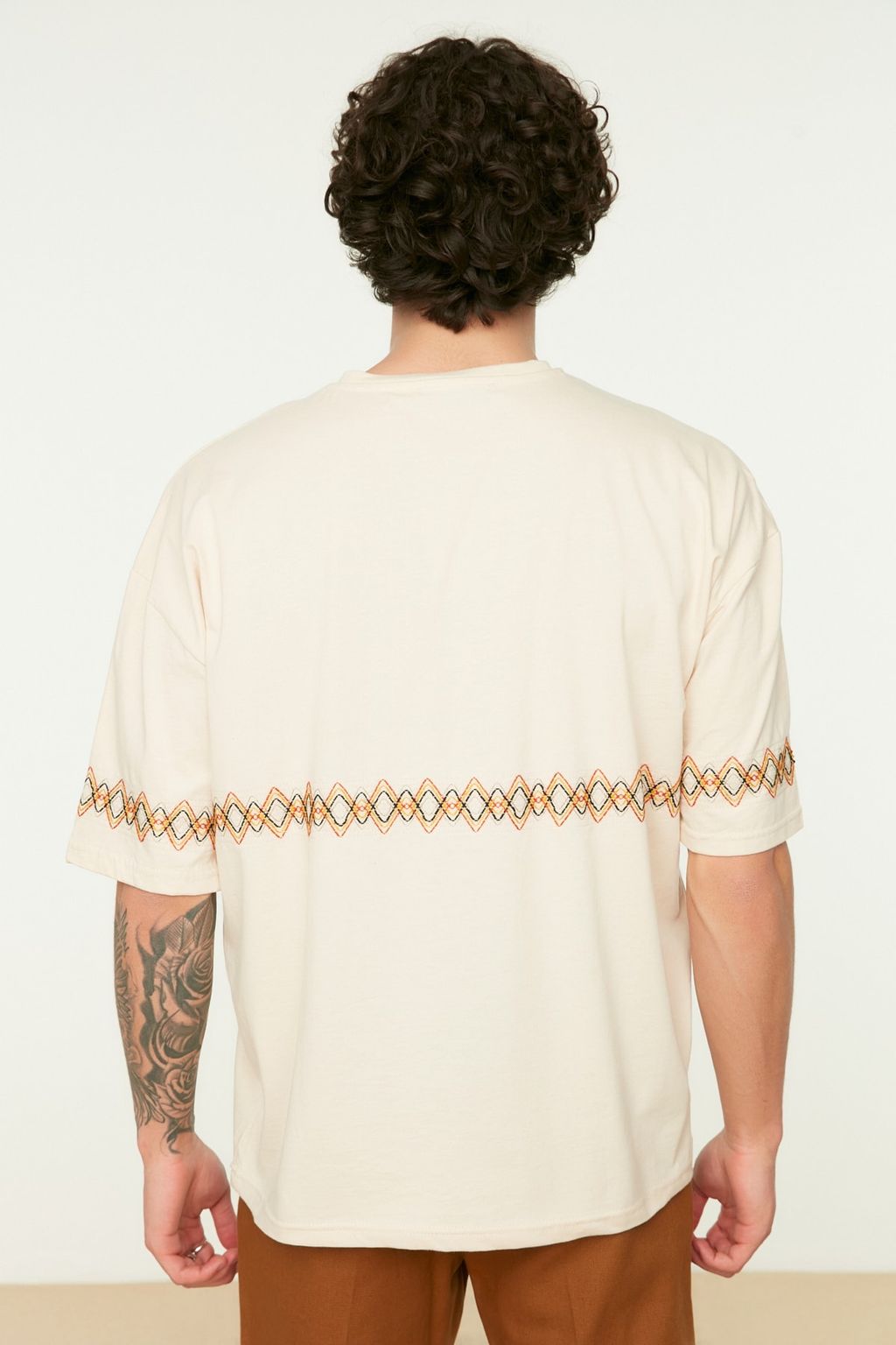 TRENDYOL MAN Tas Oversize/Genis Kesim K?sa Kollu Islemeli %100 Pamuklu T-Shirt TMNSS21TS1889 - Trendyolmilla фото 18