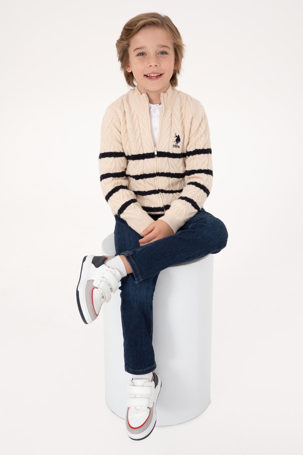 Кардиган на молнии для мальчика кремовый из акрила