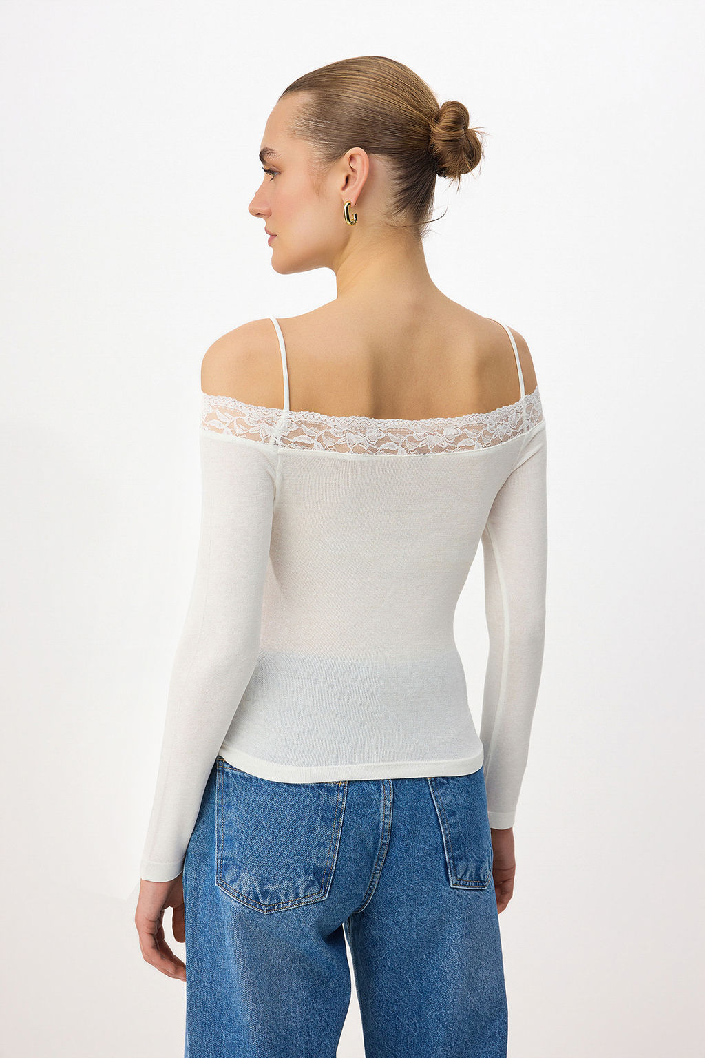 Ekru Duz Fitted Carmen Yaka Uzun Dantel Detayl? Premium Yumusak Orme Bluz TWOSS26BZ00704 - Trendyolmilla фото 4