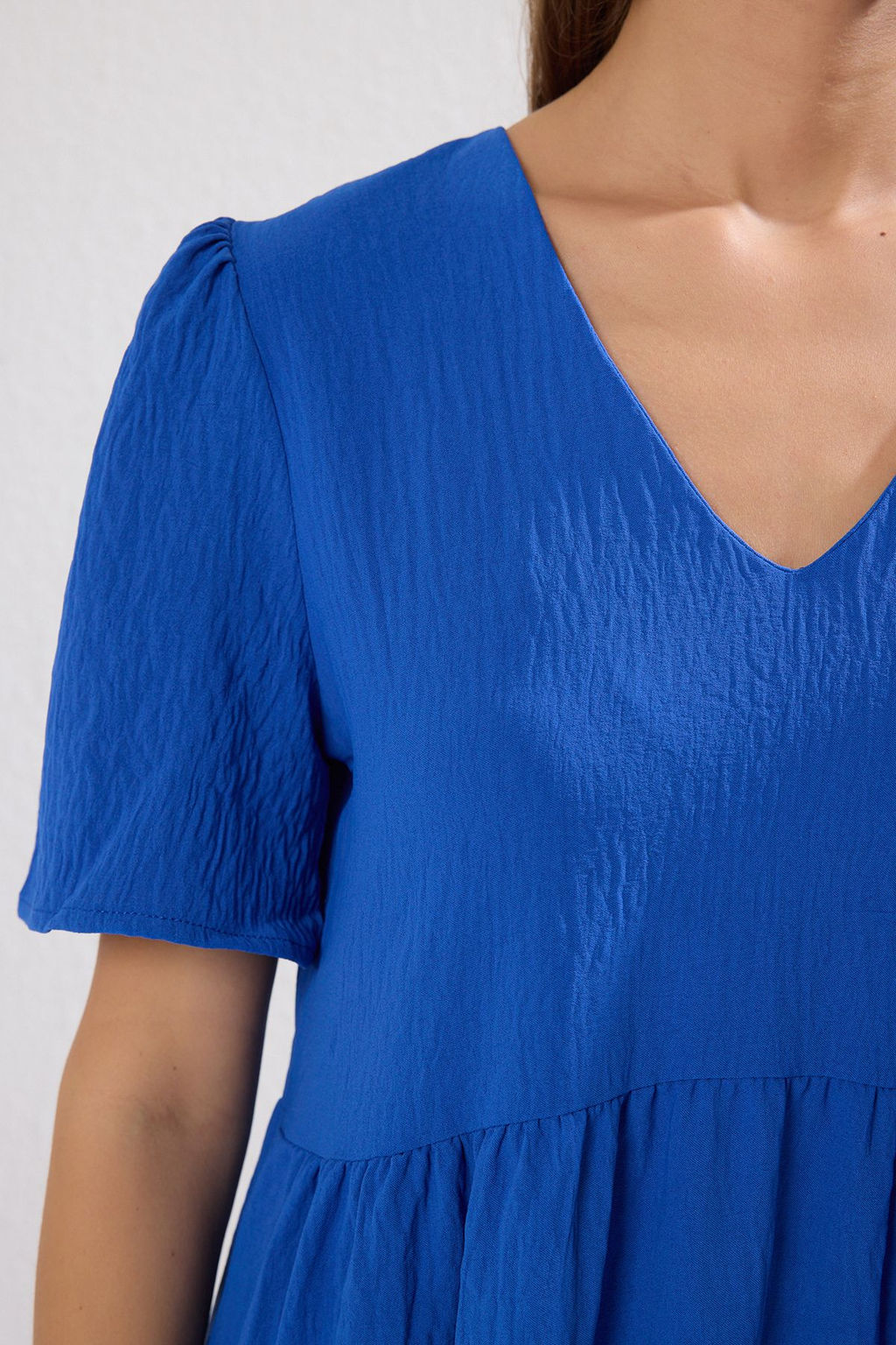 Indigo Genis Kesim V Yaka Mini Dokuma Elbise TWOSS20EL0400