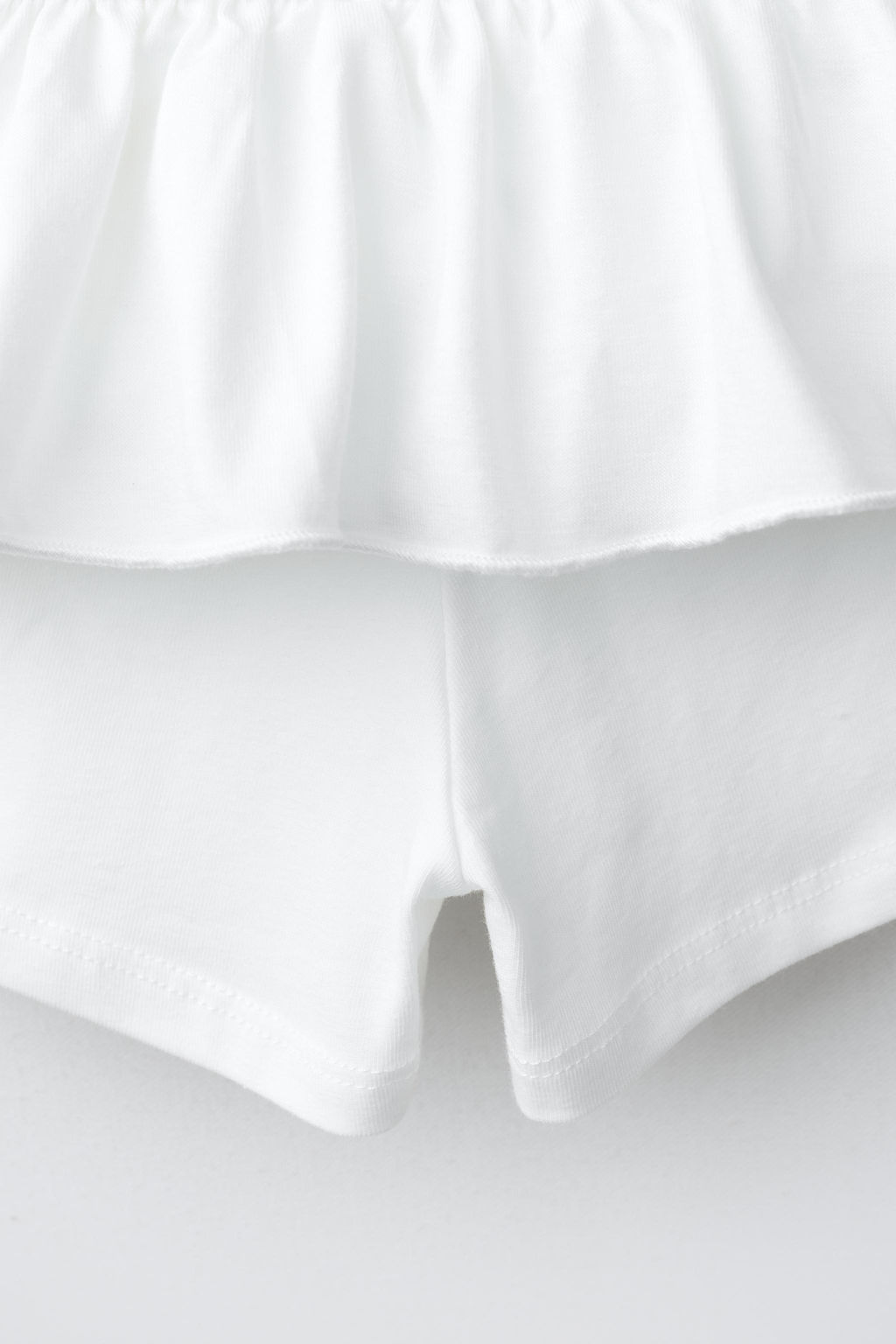 FALDA BERMUDA VOLANTES RAYAS / Blanco