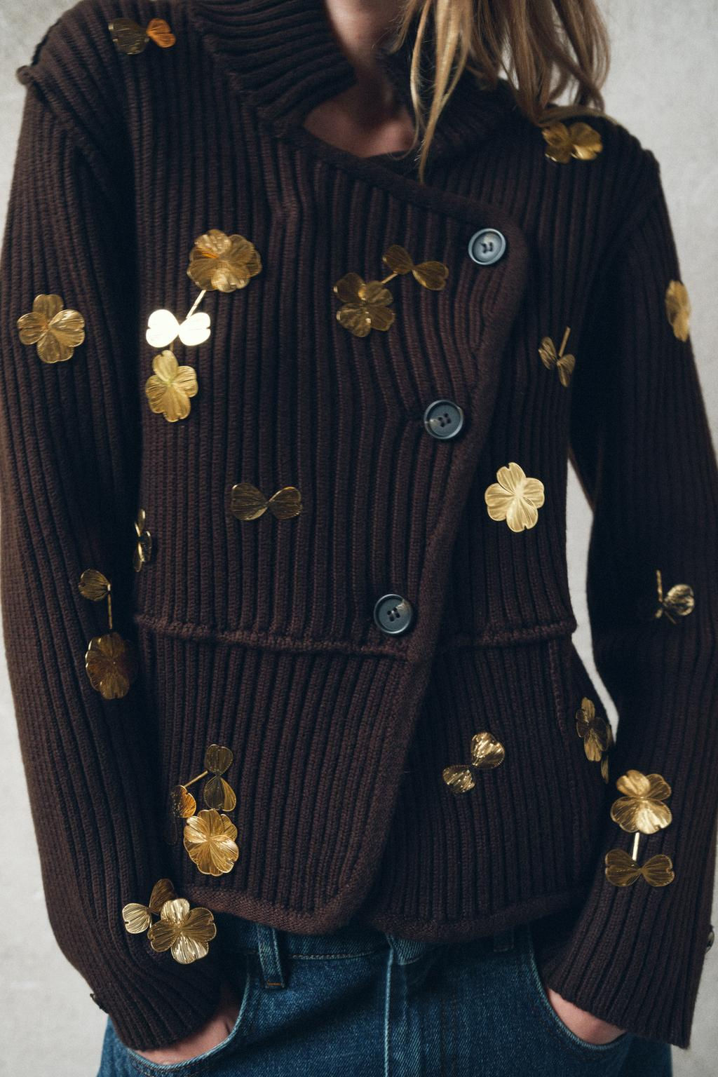 KNIT CARDIGAN WITH GOLD FLOWERS - Zara фото 2