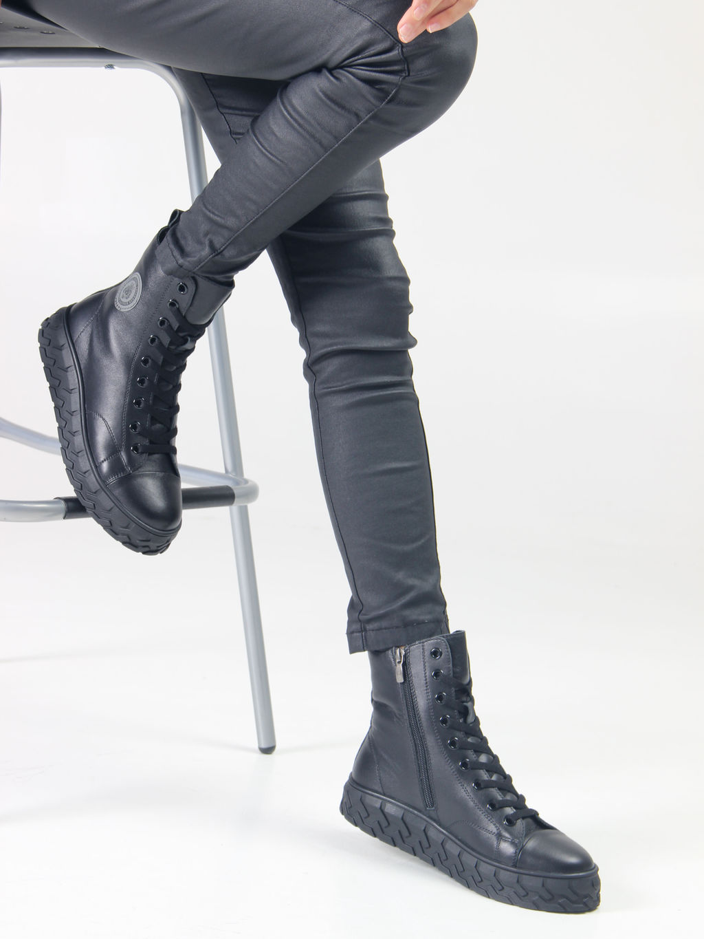 Ботинки 215.icebergbl. black R