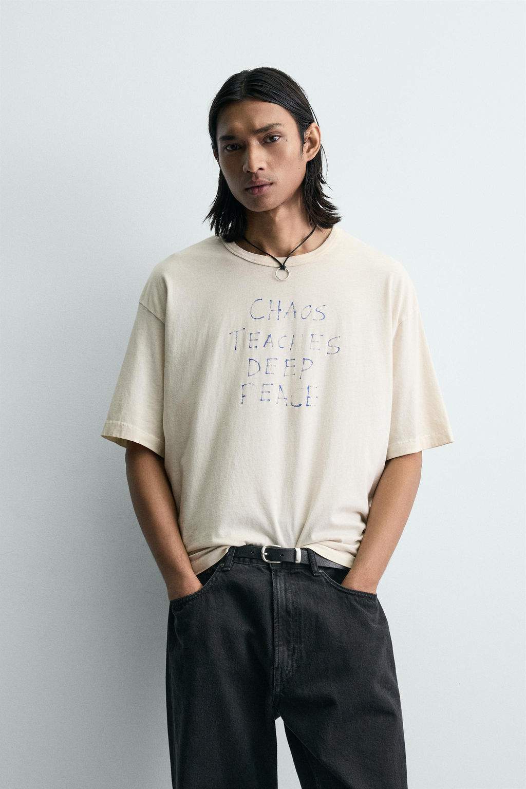 CAMISETA LAVADA TEXTO ROTULADOR / Crudo