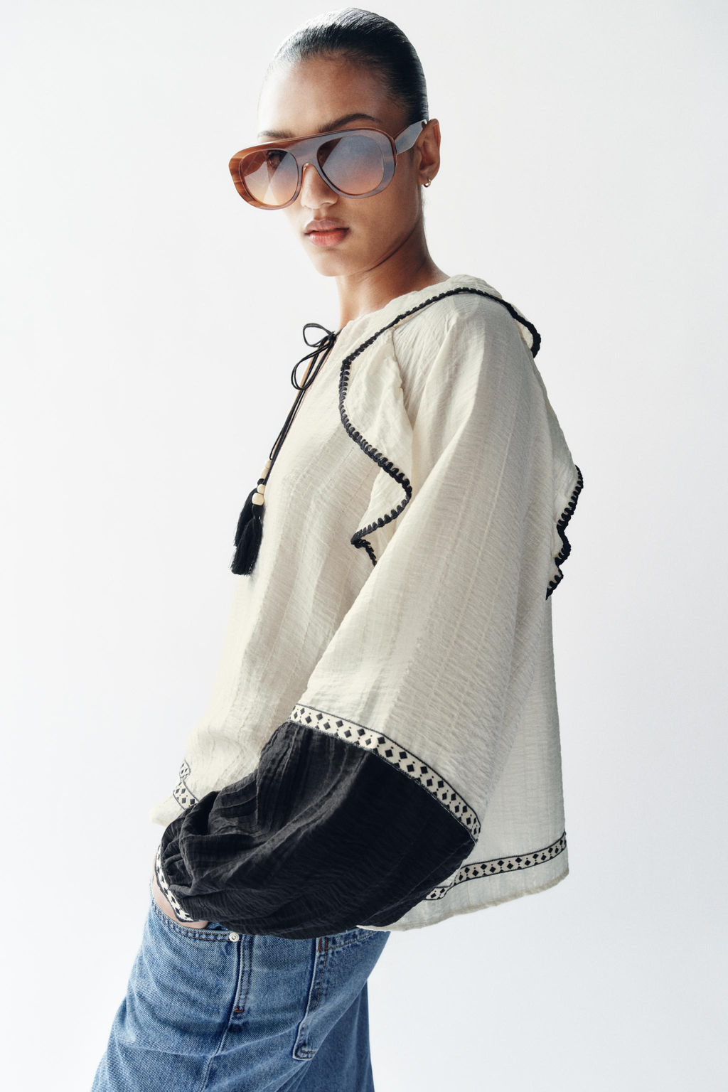 BLUSA VOLUMEN VOLANTES / Crudo / Negro - Zara фото 4