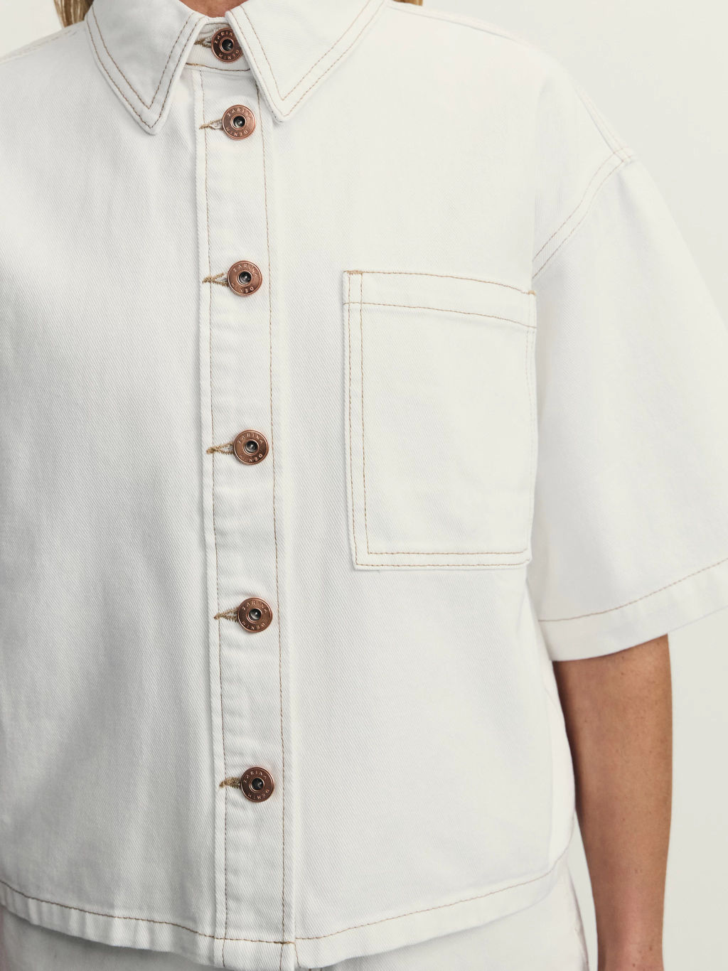 Джинсовая рубашка с коротким рукавом / Zarina фото 8