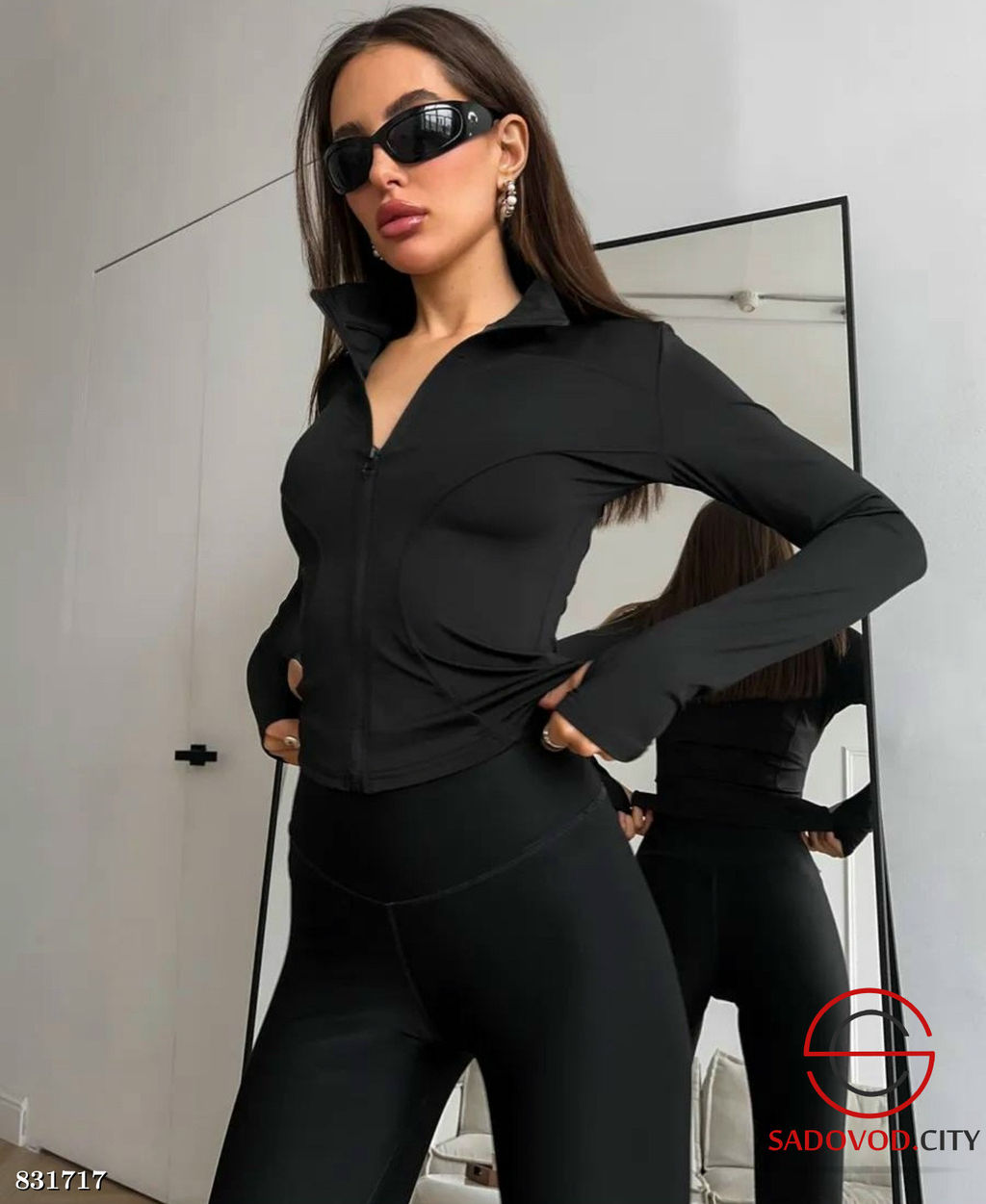 Спортивная женская кофта на молнии