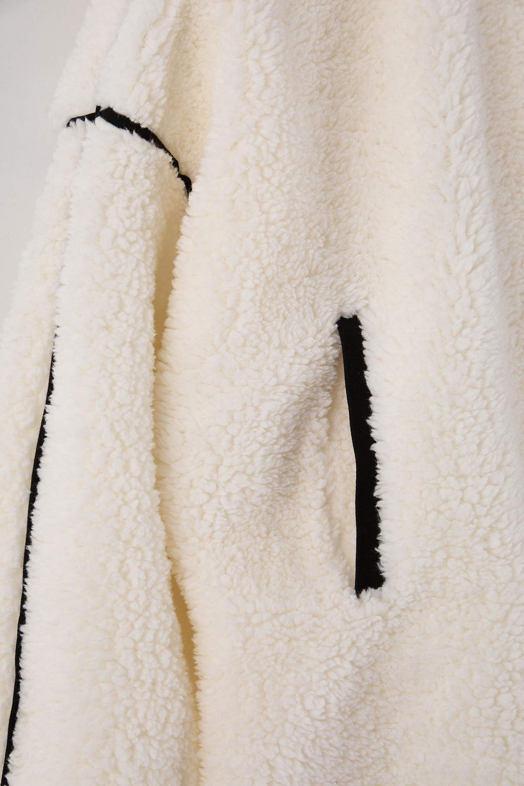 Ekru Biye Detayl? Oversize/Genis Kal?p Pelus Kapusonlu Kal?n Orme Sweatshirt TWOAW26SW00229 - Trendyolmilla фото 6