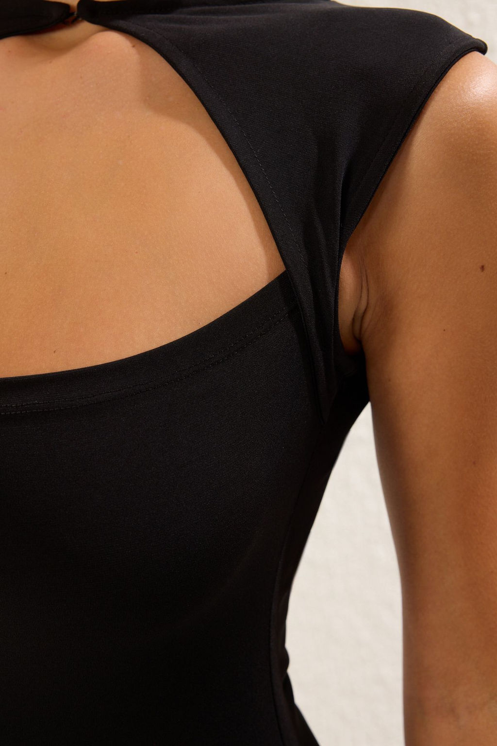 TRENDYOLMILLA Siyah Vucuda Oturan Orme Midi S?k Elbise TPRSS25EL00160 фото 4