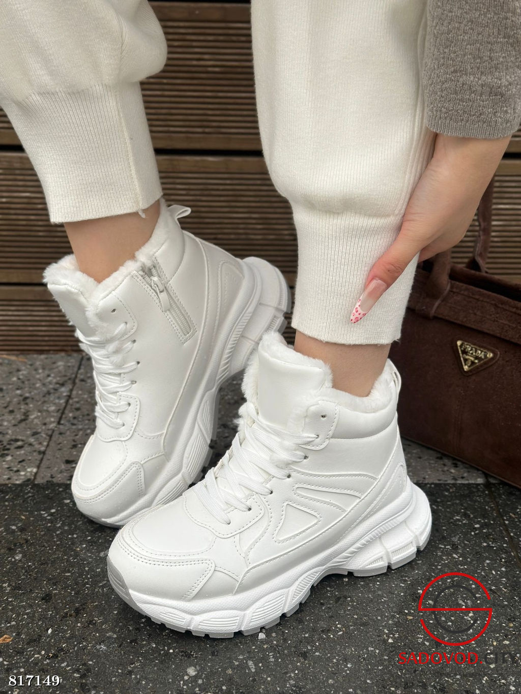 Кроссовки женские зимние