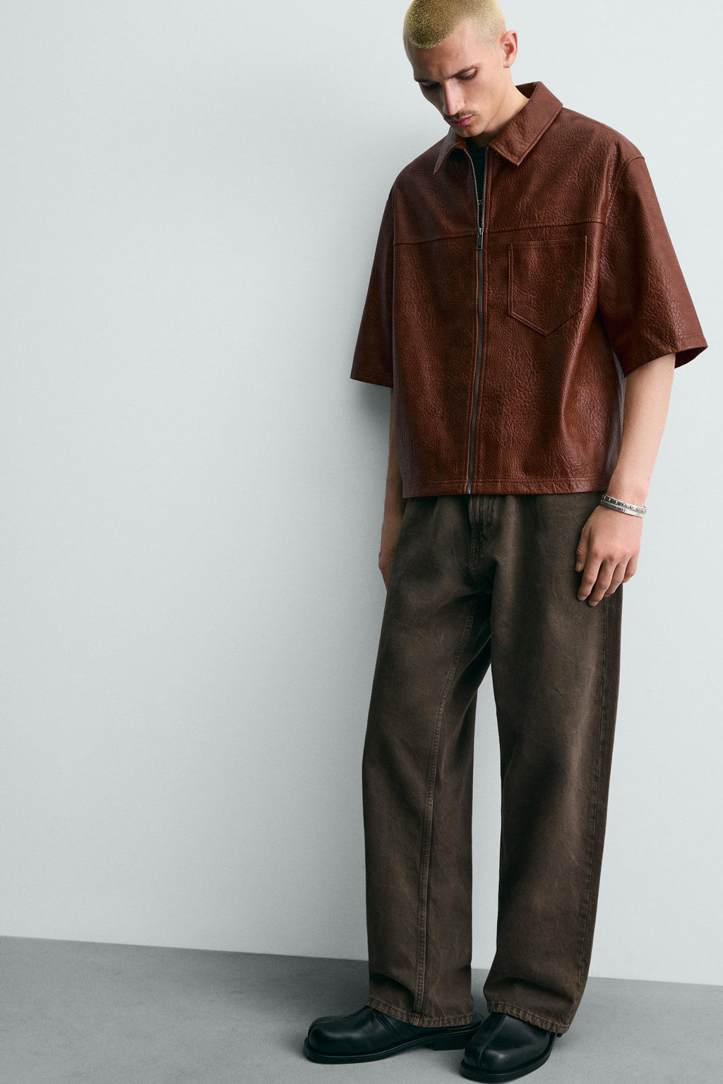 SOBRECAMISA RELAXED FIT EFECTO PIEL / Rojizo - Zara фото 6