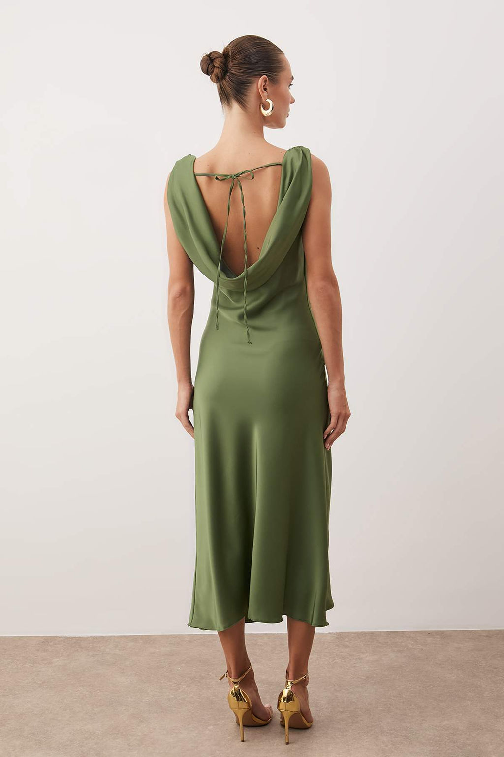 Yesil Duz Aksesuar Detayl? Dokuma Saten Maxi Party Elbise TPRAW26EL00120