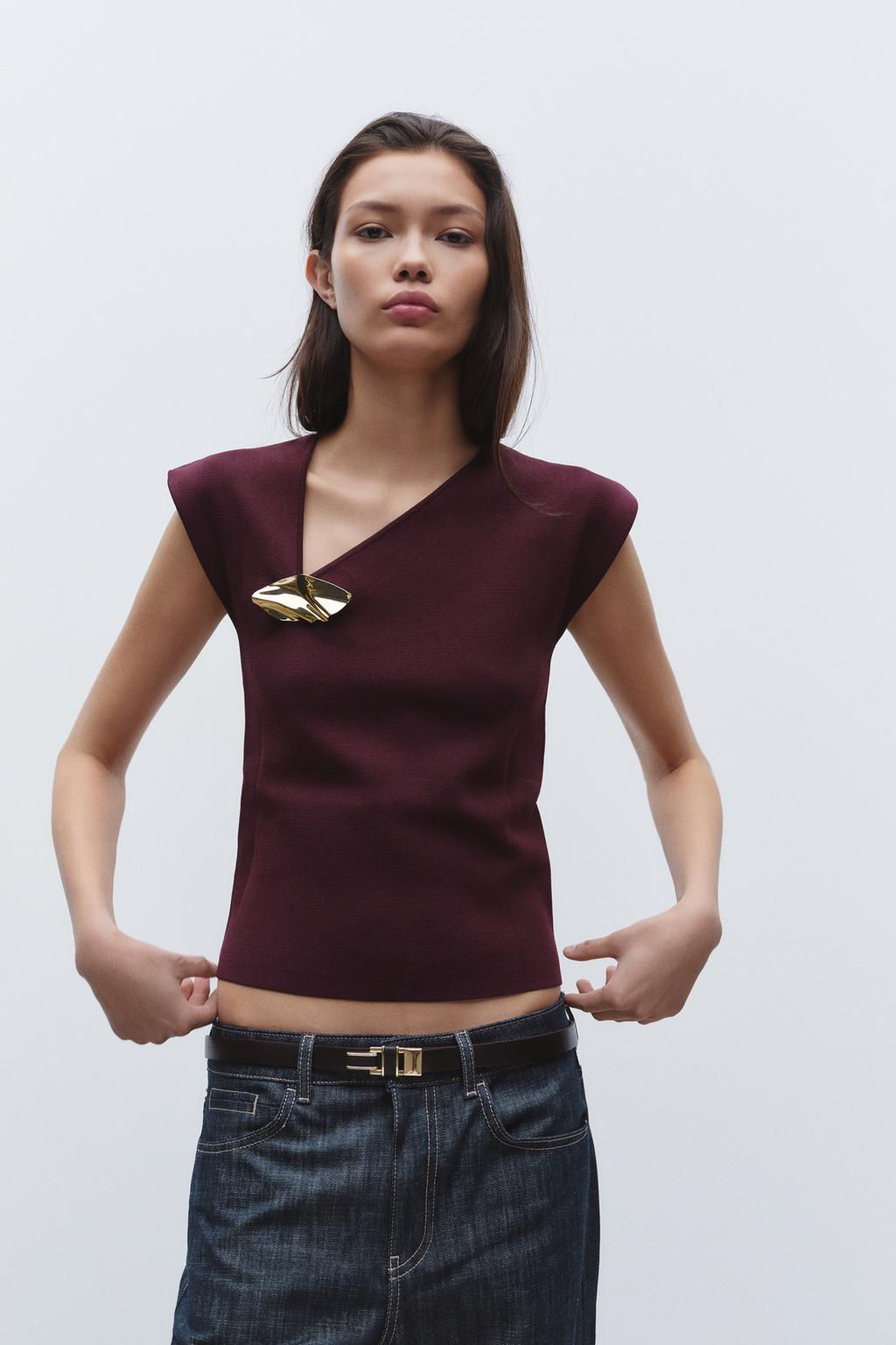 KNIT TOP WITH GOLDEN APPLIQUE - Zara фото 2