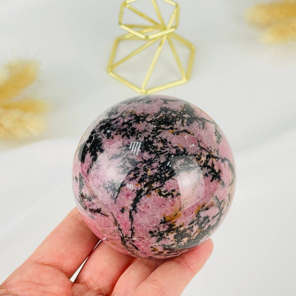 Шар из Родонита