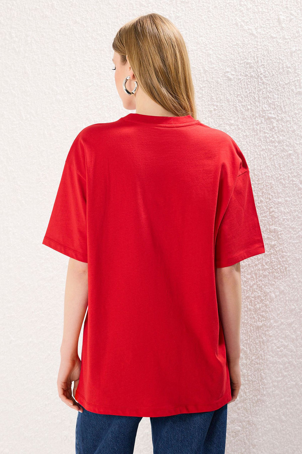 TRENDYOLMILLA K?rm?z? %100 Suprem Bask?l? Oversize/Rahat Kesim Orme T-Shirt TWOSS24TS00123  фото 4