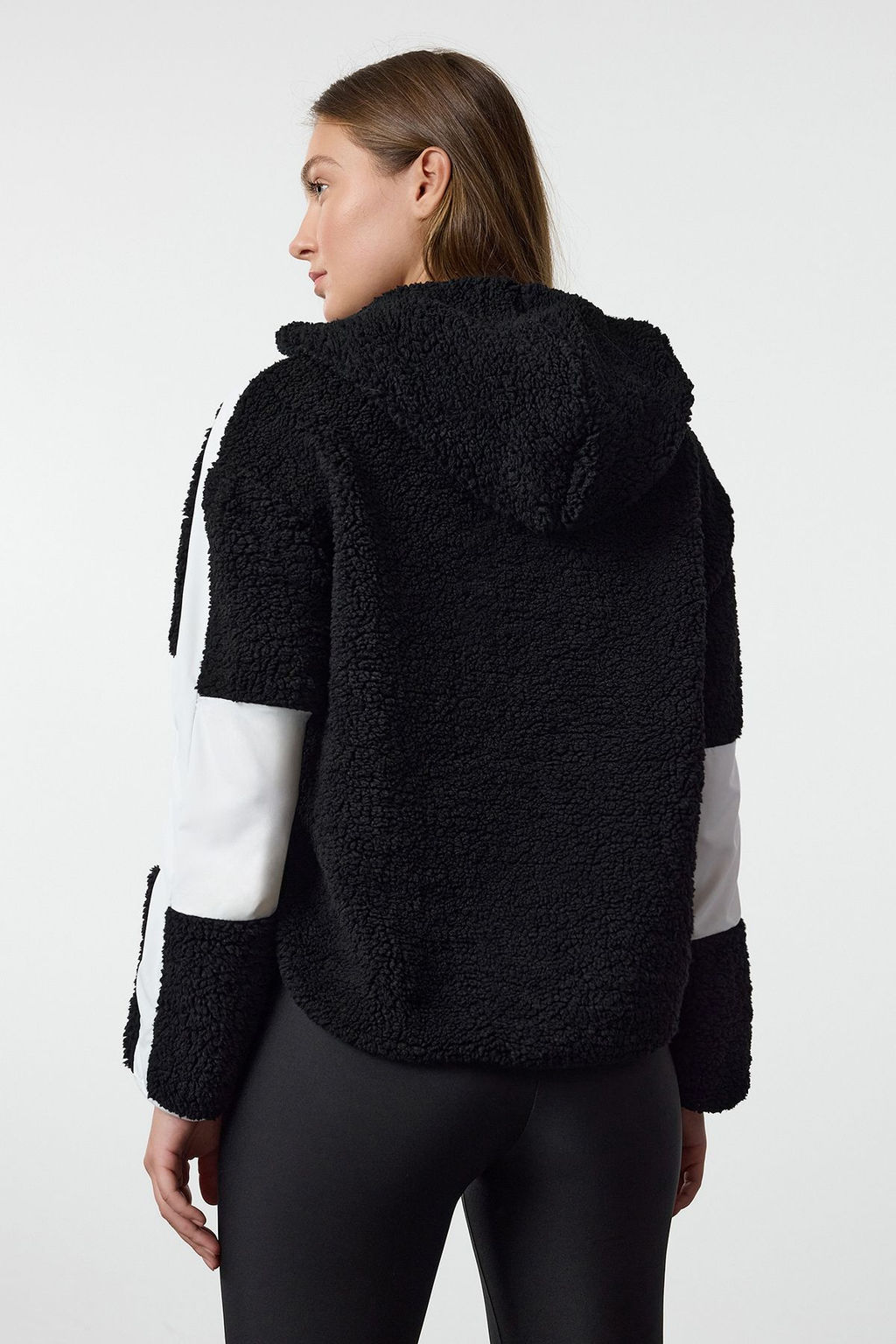 TRENDYOLMILLA Ekru Renk Bloklu Parasut Kumas Detayl? Pelus Genis Kal?p Orme Spor Sweatshirt THMAW24SW00009  фото 13