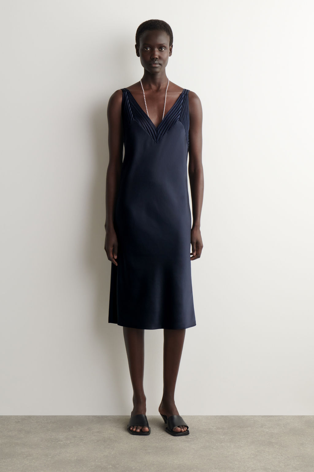 VESTIDO LENCERO SATINADO CON PUNTO ABIERTO - H&m фото 3
