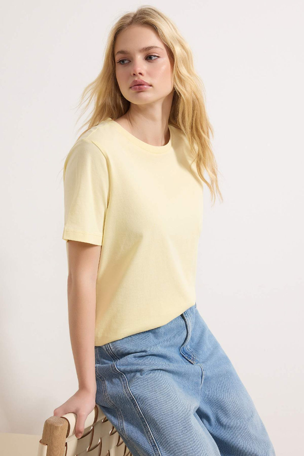 Ac?k Sar? %100 Pamuk Basic Bisiklet Yaka Orme T-Shirt TWOSS23TS00000