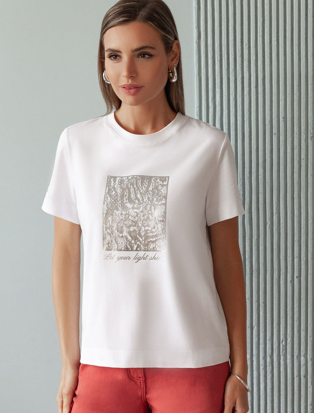 D49.110 Футболка женская белый_light shine