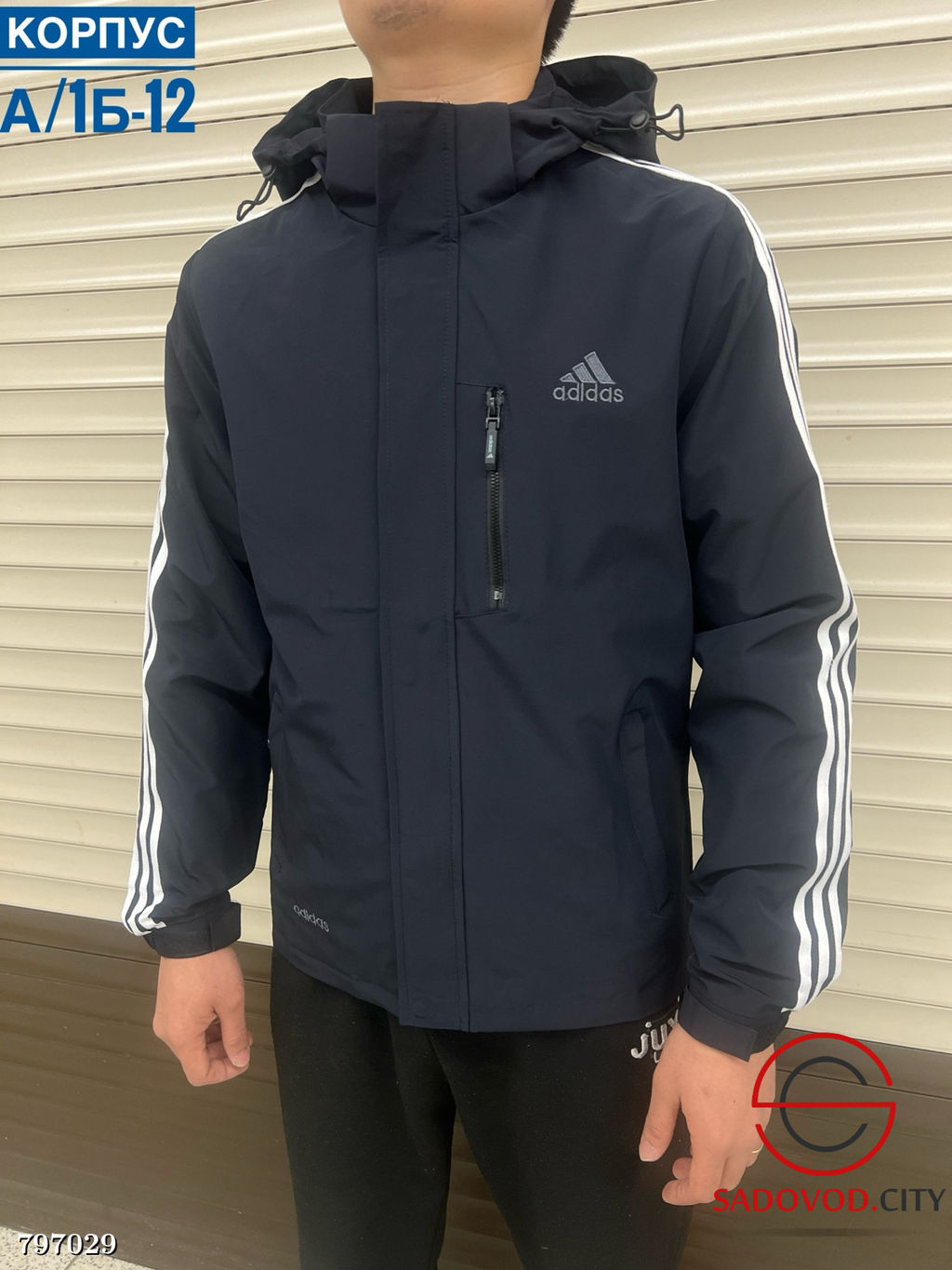 Ветровка для мужчин, выполненная из синтепона