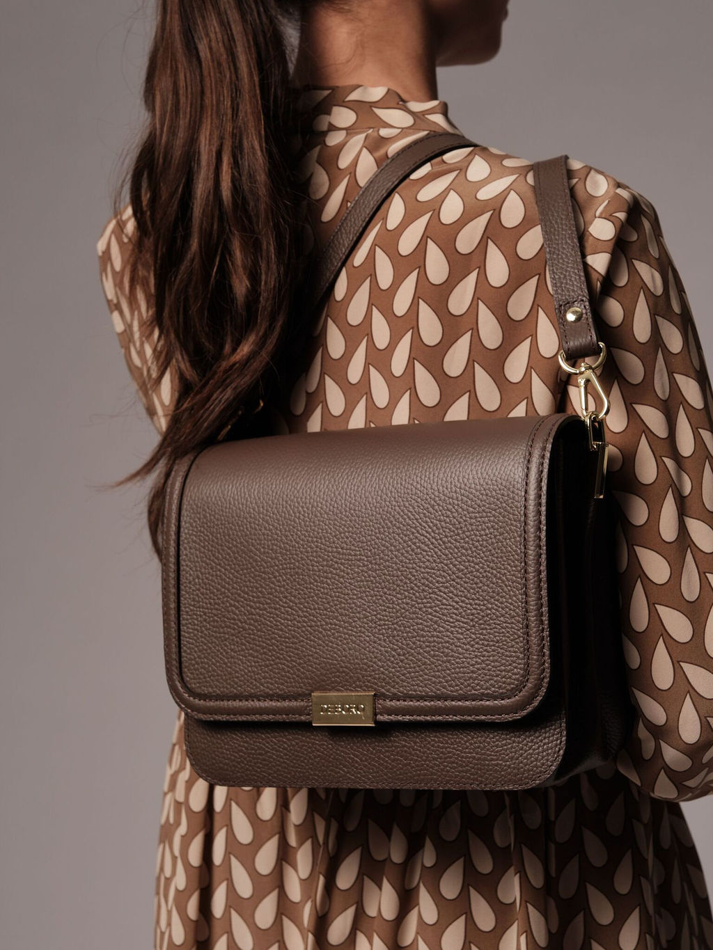 Сумка через плечо Deboro 30532 серый дым