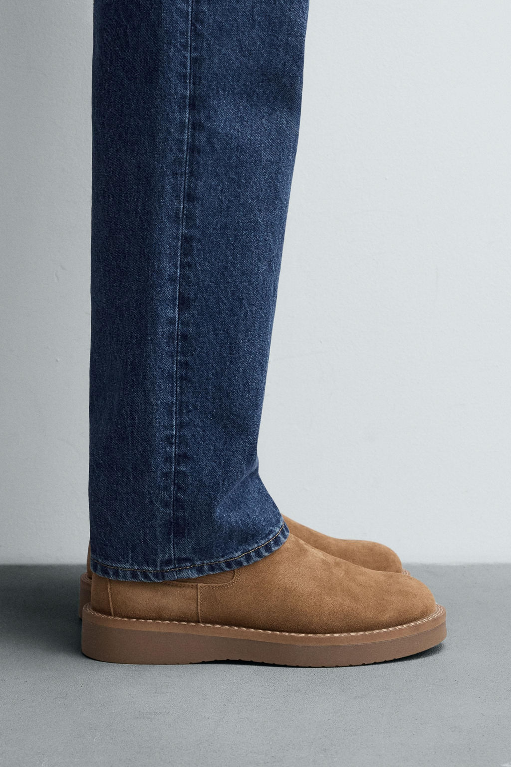 LEATHER CHELSEA BOOTS