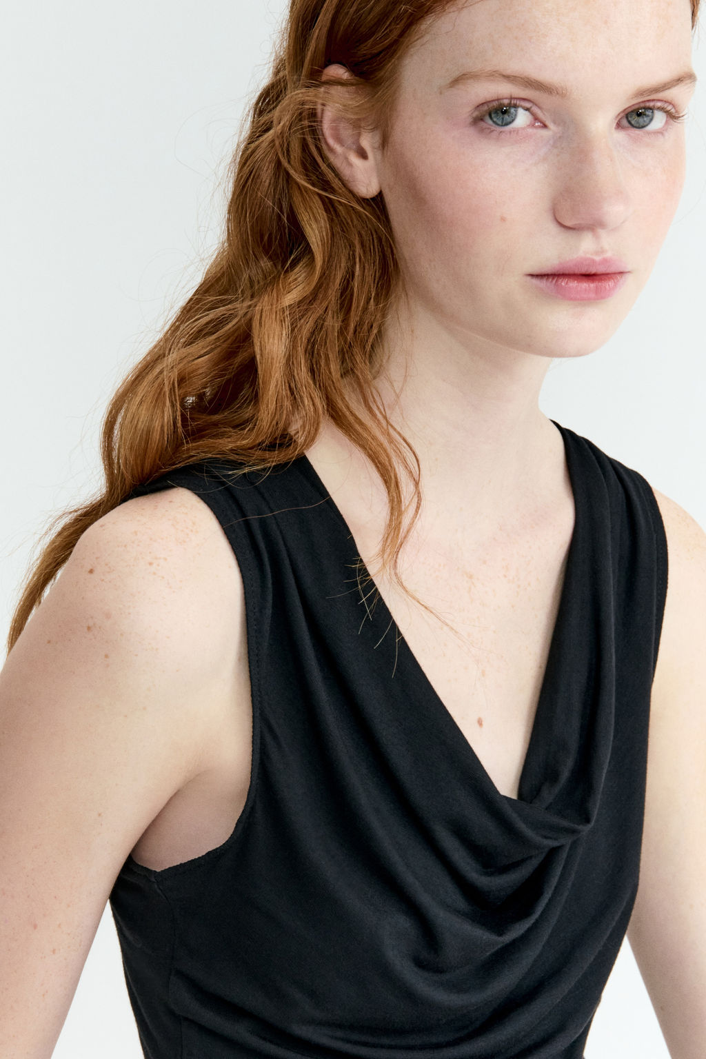 Top de punto con escote drapeado - H&m фото 6