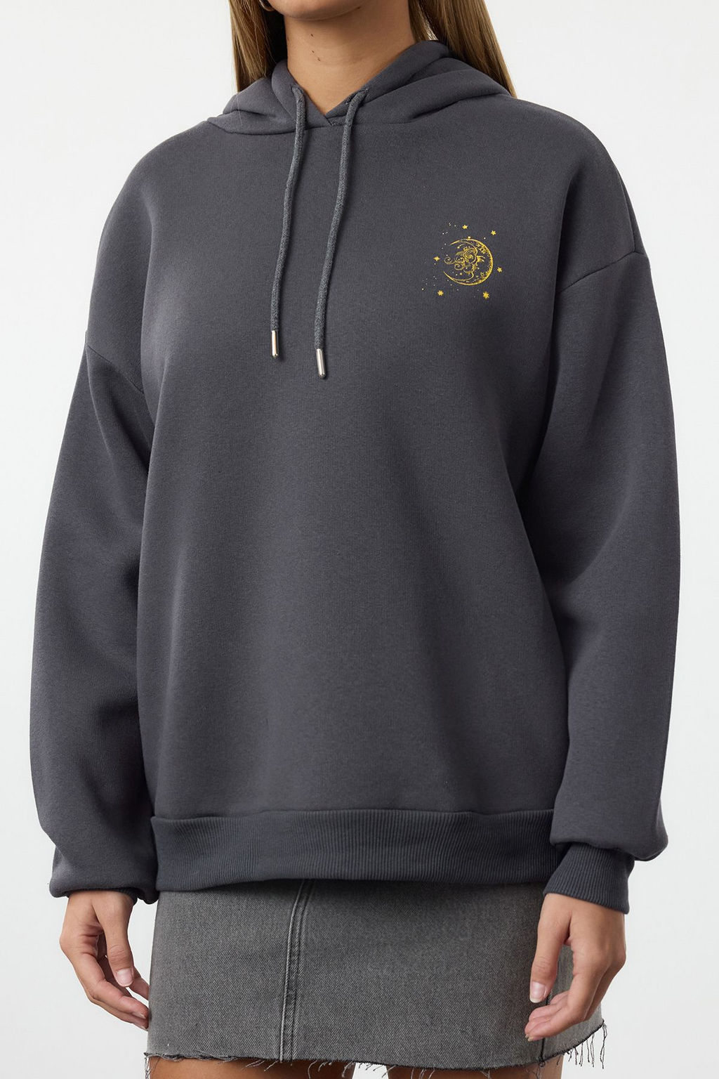 Antrasit Kal?n Ici Polarl? Kapusonlu Bask?l? Oversize/Genis Kal?p Orme Sweatshirt TWOAW24SW00136