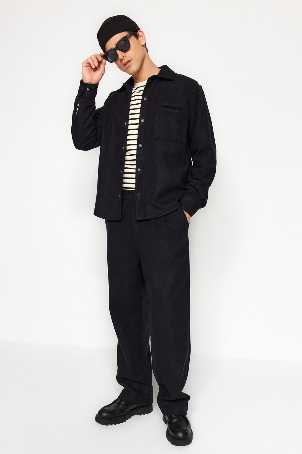 TRENDYOL MAN Siyah Relaxed Fit Kase C?t C?t Kapamal? K?sl?k Dokulu Ceket Gomlek TMNAW24GO00050 - Trendyolmilla фото 2