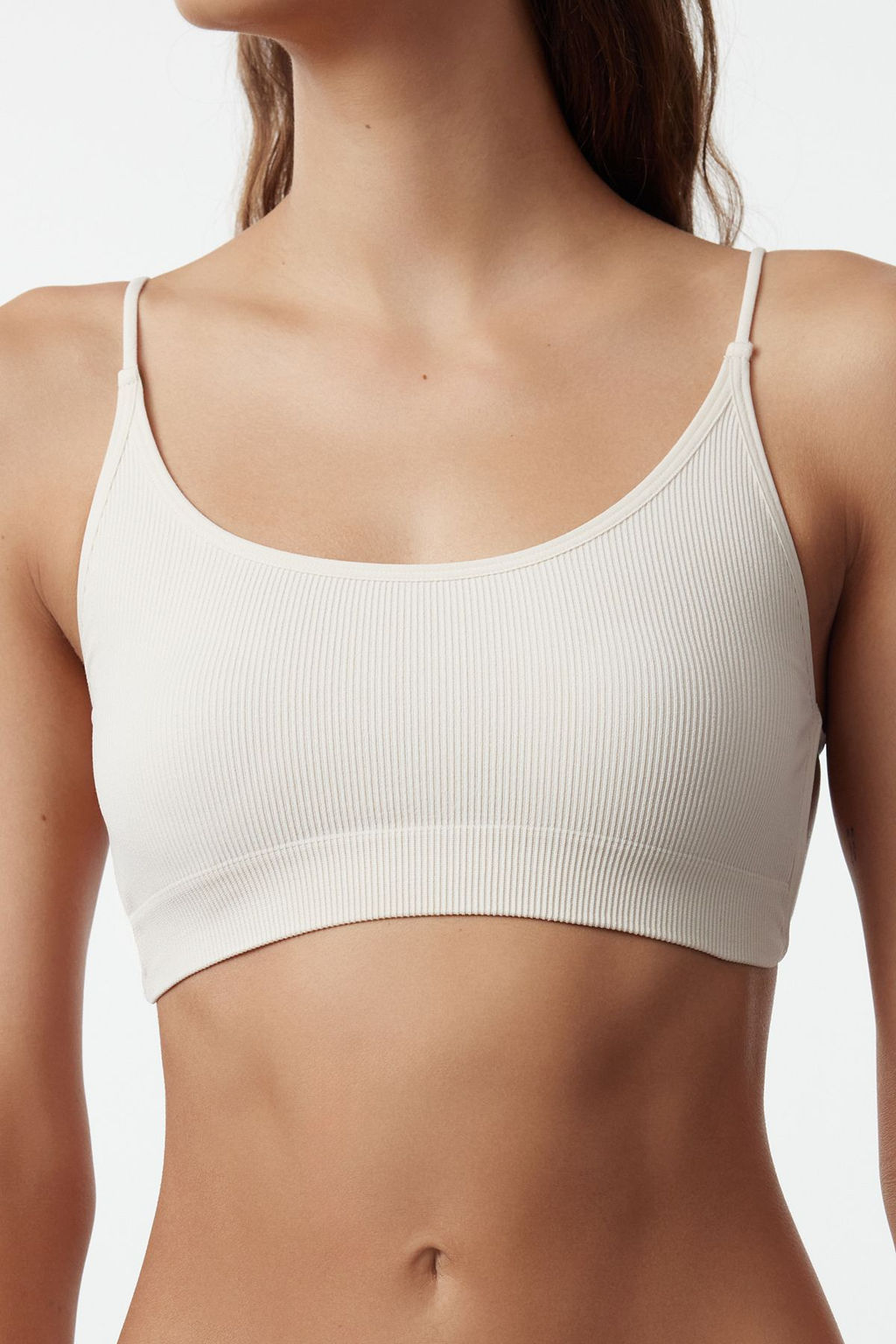 TRENDYOLMILLA Siyah Seamless/Dikissiz Ip Ask?l? S?rt Detayl? Balensiz Kaps?z Bralette Orme Sutyen THMAW23SU00130  фото 41