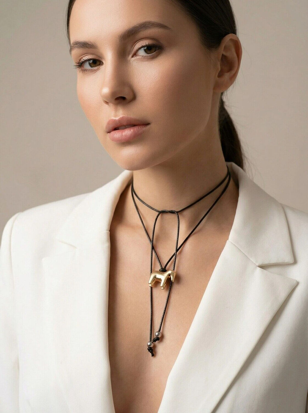 Подвеска на шнурке