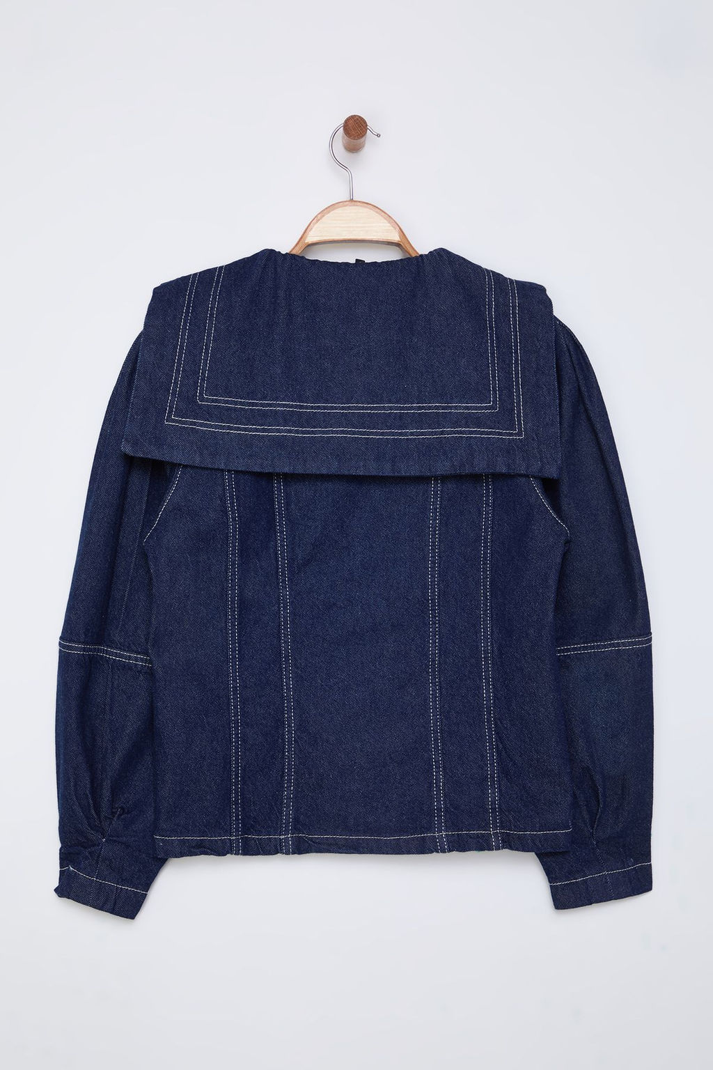 Koyu Mavi Denizci Yaka Detayl? Kontrast Dikisli Denim Gomlek Ceket TWOSS25CE00003
