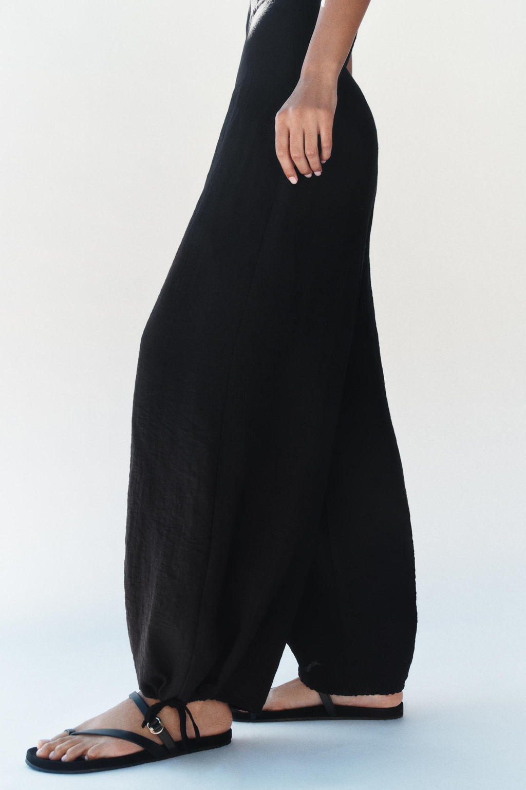 MONO LARGO HALTER BOMBACHO / Negro - Zara фото 5