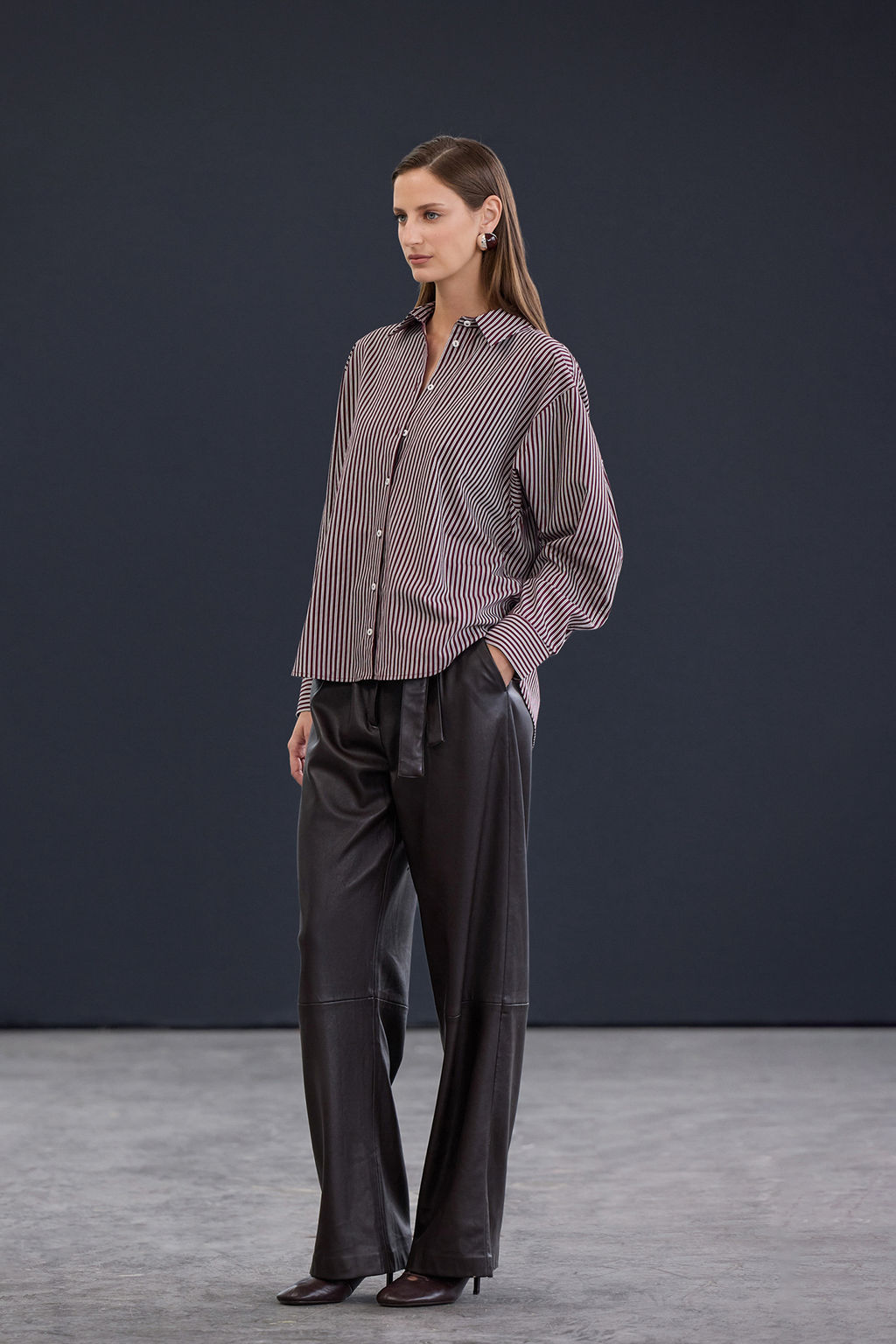 Trendyol Studio Bordo-Cok Renkli Cizgili Oversize Pamuklu Poplin Gomlek TWOAW26GO00107 - Trendyolmilla фото 3