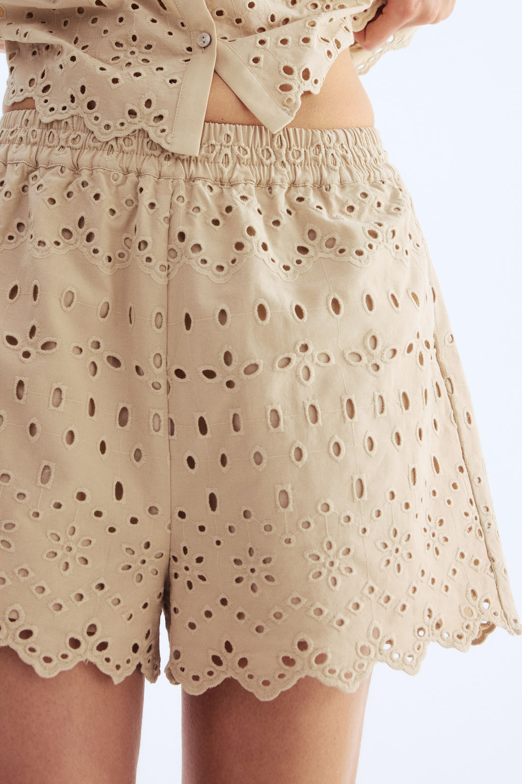 Pantal?n corto con bordado ingl?s - H&m фото 6