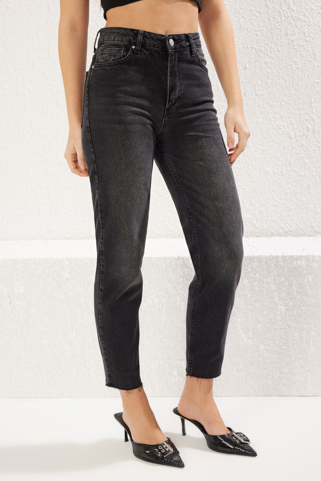 Siyah Pacas? Kesikli Normal Bel Comfort Mom Jeans TWOSS25JE00096 - Trendyolmilla фото 3