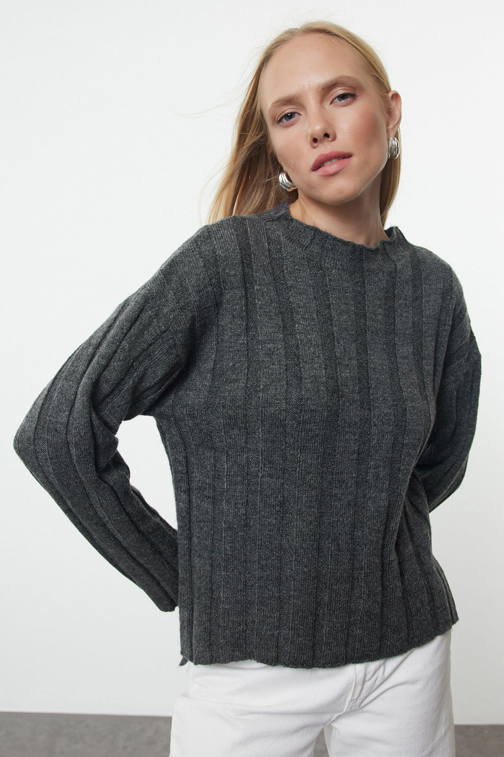TRENDYOLMILLA Kemik More Sustainable Yumusak Dokulu Basic Triko Kazak TWOAW25KZ00335