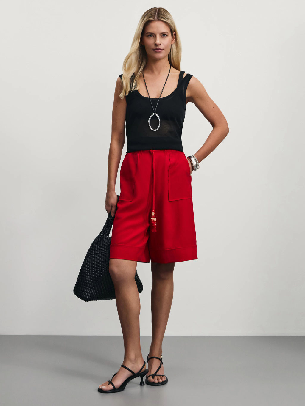 Удлиненные шорты из вискозы на завязках / Zarina  фото 2