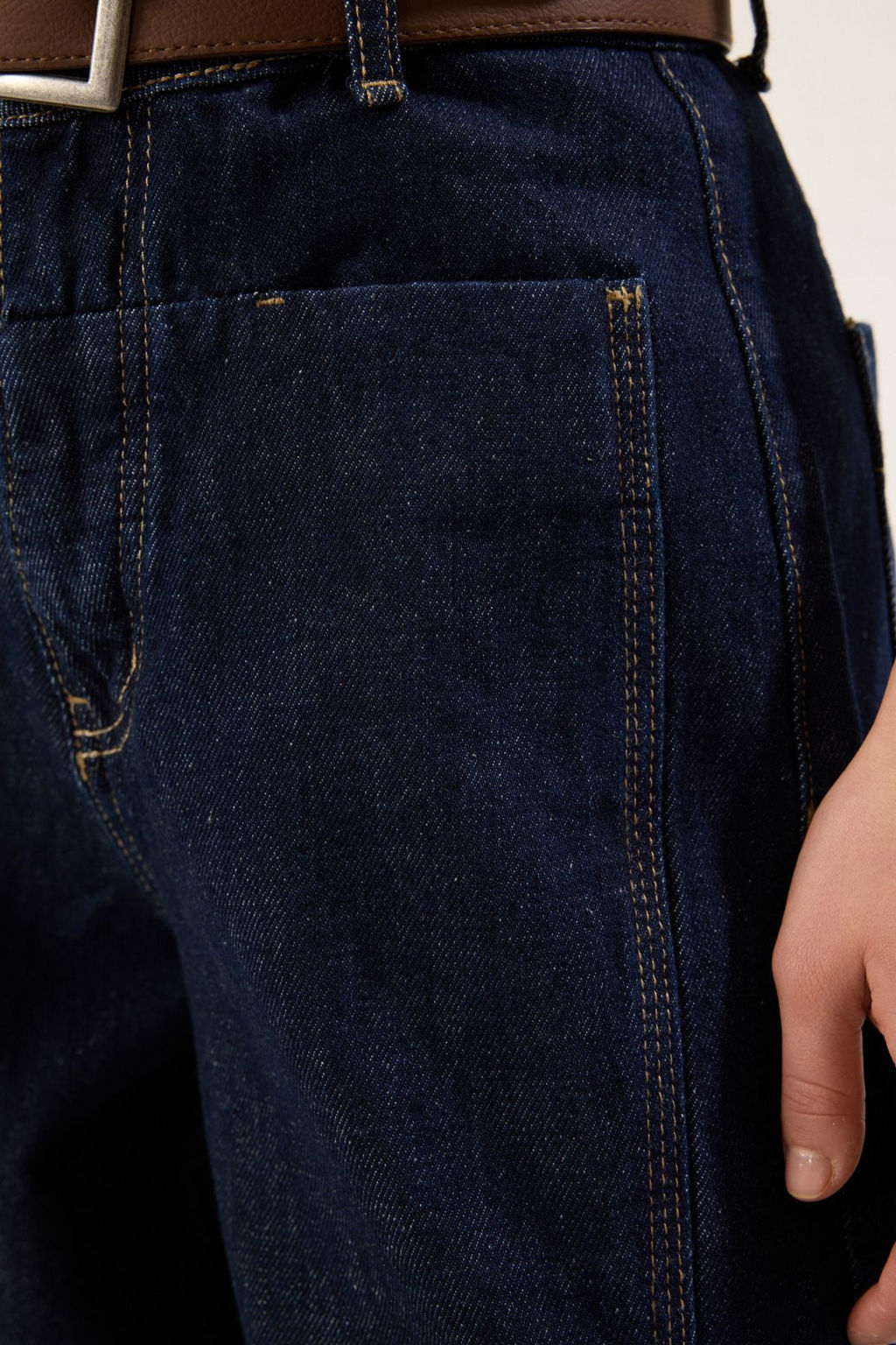 TRENDYOLMILLA Koyu Mavi Kahverengi Kemerli Dikis Detayl? Yuksek Bel Barrel Balon Jeans TWOSS25JE00182  фото 4