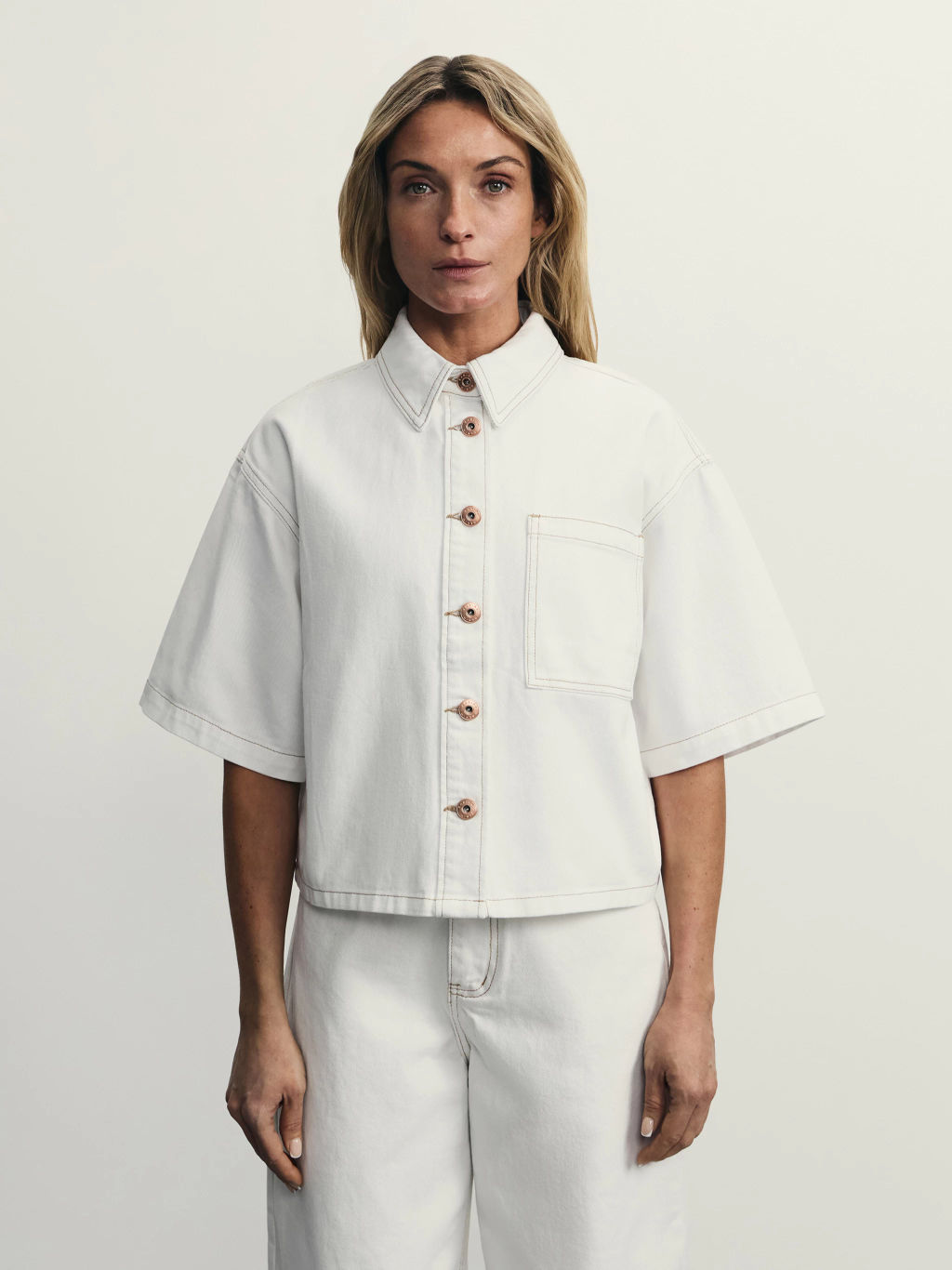 Джинсовая рубашка с коротким рукавом / Zarina фото 4