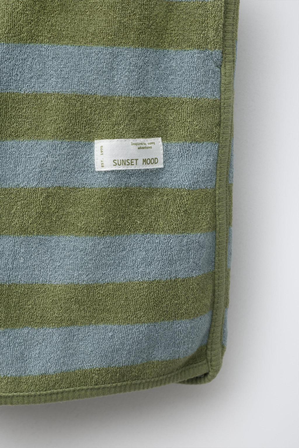CONJUNTO CAMISETA Y BERMUDA RAYAS EFECTO TOALLA / varios