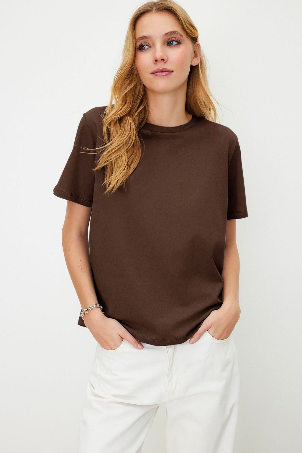 TRENDYOLMILLA Beyaz %100 Pamuk Regular/Normal Kal?p K?sa Kollu Basic Bisiklet Yaka Orme T-Shirt TWOSS23TS00000  фото 55