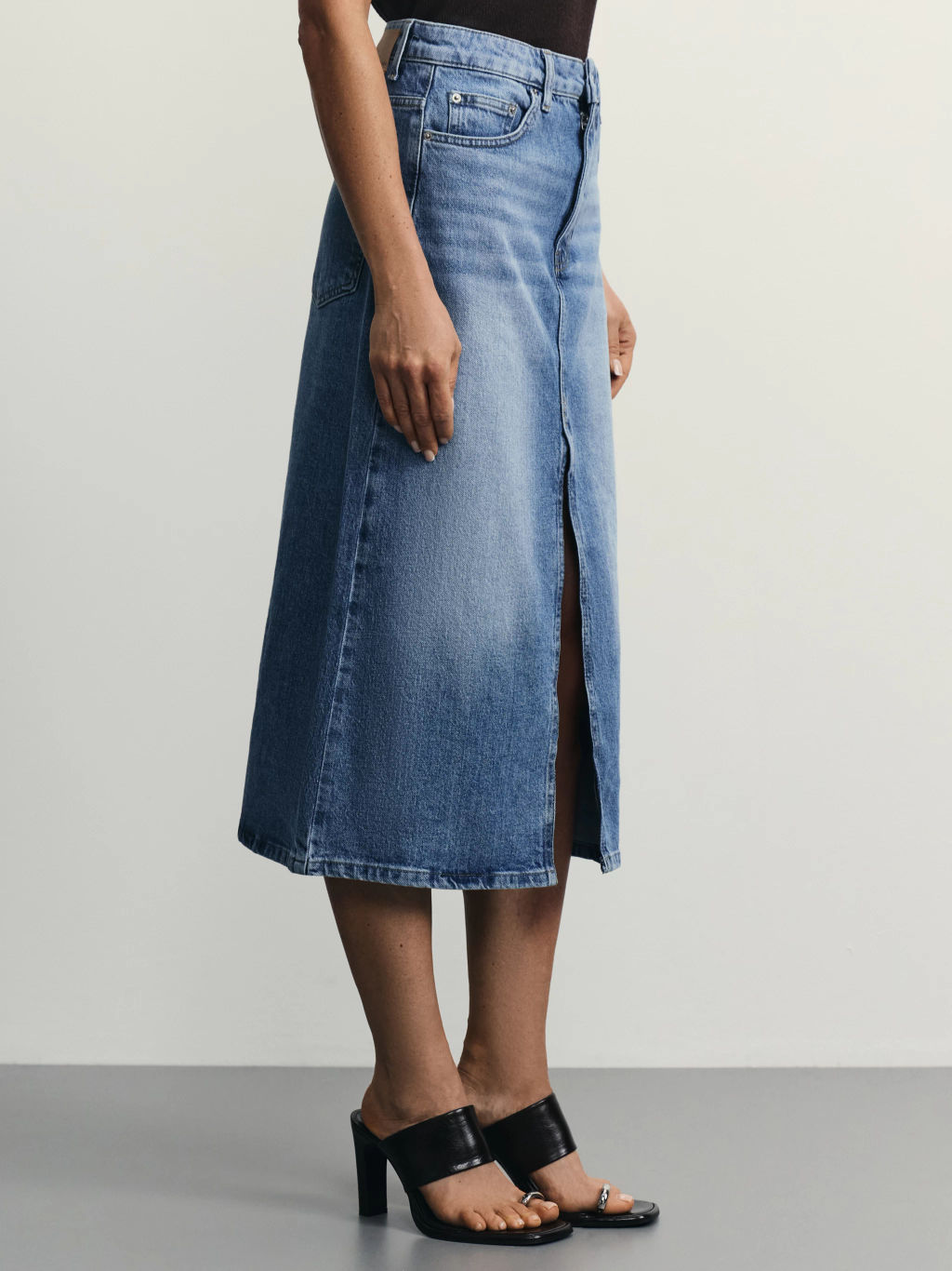 Джинсовая юбка миди с разрезом спереди / Zarina  фото 3