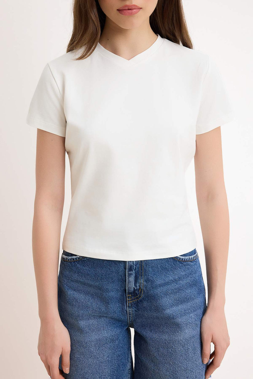 Siyah Fitted/Vucuda Oturan V Yaka K?sa Kollu Crop Pamuklu Esnek Orme T-Shirt TWOSS26TS00069 - Trendyolmilla фото 9
